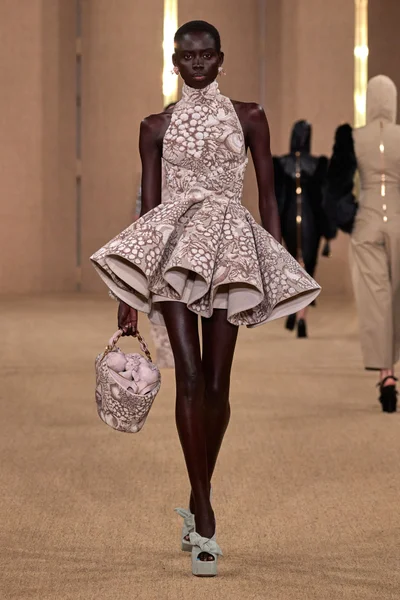 Look 28